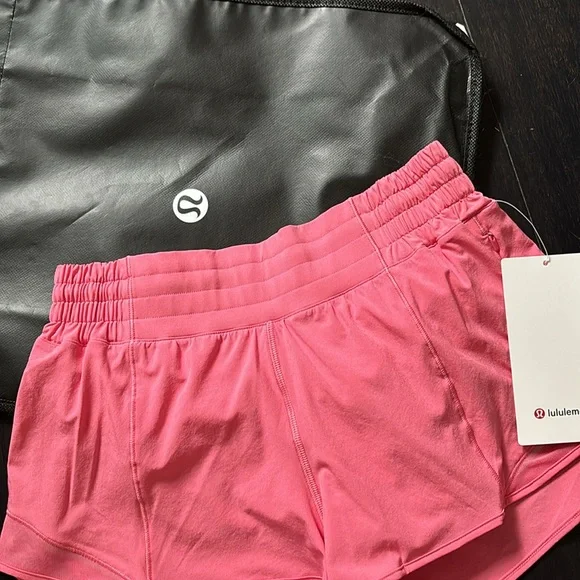 LULULEMON HOTTY HOT HR SHORTS 2.5” in SAKURA PINK SZ 6 NWT